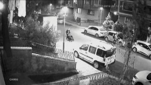 Engellinin tekerlekli sandalyesini çaldı, vicdan azabıyla geri bıraktı