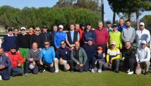 Golf turnuvasının geliri diyabet hastası çocuğa bağışlandı