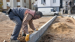 HÜSNÜ KARAKAŞ HEM YEŞİL HEM MODERN