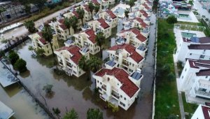 İki günlük yağış, Antalya'yı vurdu lar