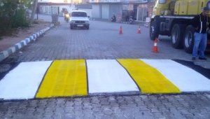 Kaş'ta okul önlerine hız kesici kasis