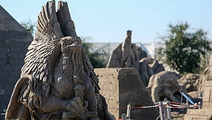 Kum heykeller  kışın da ilgi odağı