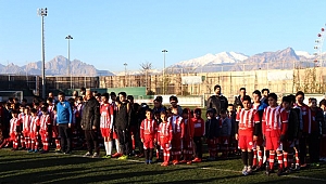 Minik kramponlar  için sömestr turnuvası