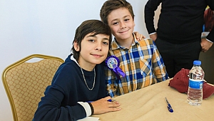 Oyuncu Emir Berke,  hayranlarıyla buluştu