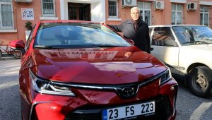 Şehit polis Fethi Sekin'in babasına otomobil hediye edildi
