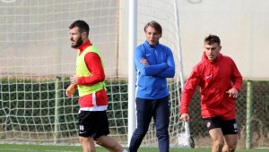 Tamer Tuna, Antalyaspor'da ilk antrenmanına çıktı