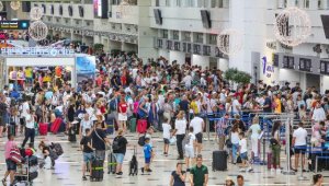 Tarihi rekoru, vali duyurdu: Antalya'ya 15 milyon 644 bin 108 turist geldi