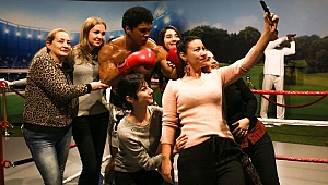 ÜNLÜLER BU SERGİDE