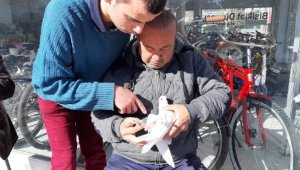 Yaralı güvercine esnaf sahip çıktı