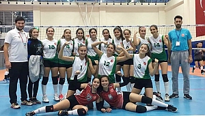 Yıldız kızlar galibiyete doymuyor