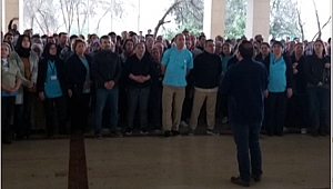 AÜ'DE KADROLU PERSONELDEN PROTESTO