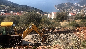 Deniz manzaralı kaçaklar yıkıldı