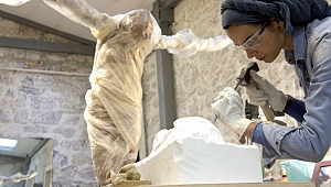 'Kadın' şimdi Antalya'da