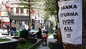 65 yaş üstü sokakta  gençler evde