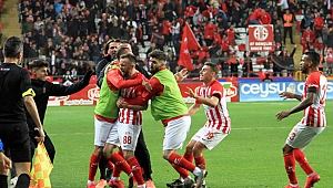 AKREP ZORLU VİRAJDA