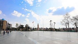 Antalya'da meydan  ve sokaklar, boş kaldı