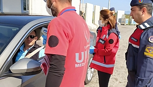 Antalya'ya gelenlerin  ateşi ölçülüyor