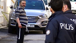 Babasını öldürüp  annesini yaraladı