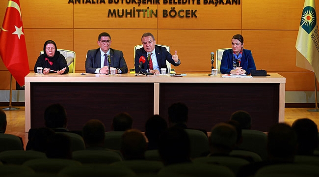 Böcek, esnafın sorunlarını dinledi