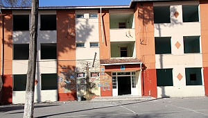 Dayanıksız okul  binası yıkıldı