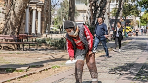 Dilenciler maske taktı