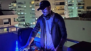 DJ balkonda çaldı  mahalleli alkışladı