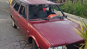 Eniştesinin aracına  sopayla zarar verdi