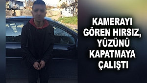 Kamerayı gören hırsız, yüzünü kapatmaya çalıştı