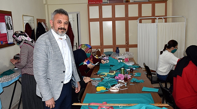 Kumluca’da maske üretimi