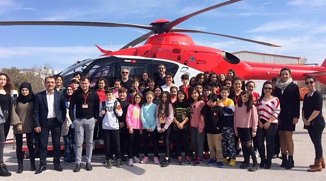 Öğrenciler, ambulans helikopteri inceledi