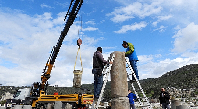 Patara'nın sütunları yerlerine dikiliyor