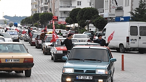 Şehitler için  bayraklı konvoy