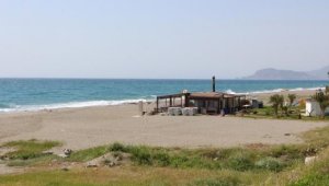 Alanya sahilleri, koronavirüs nedeniyle boş kaldı