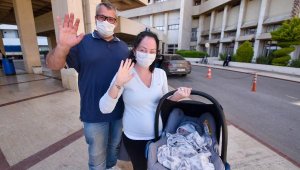 Alanya'da yerleşik İsveçli çiftin bebeği Alicia, 3 ay sonra taburcu oldu