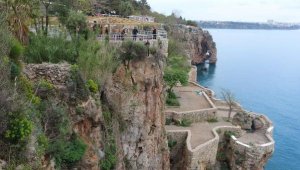 Annesi sevmiyor diye intihara kalkıştı