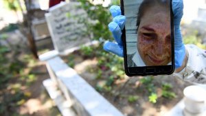 Annesini ölüm yıl dönümünde, görüntülü aramayla andı