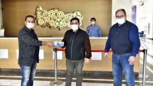 Antalya OSB, fabrikalara 50 bin maske dağıttı