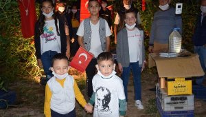 Antalya'da 23 Nisan coşkusu balkonlarda yaşandı