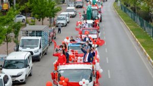 Antalya'da bayram coşkusu, meydanlardan balkonlara taşındı lar