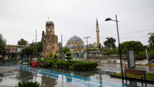 Antalya'da cadde ve sokaklar bomboş