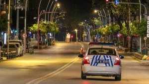 Antalya'da vatandaşlar fırın ve marketlere koştu