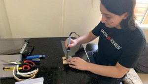 Bahçeşehir, sağlıkçılara yüz siperliği üretiyor