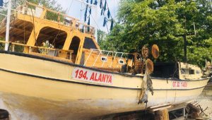 Bakıma alınan tekne yandı