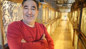 Balıklarına yem bulamayınca 'böcek fabrikası' kurdu