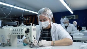 Beş yıldızlı otelin terzi atölyesinde steril maske üretimi