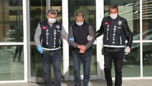 Birlikte yaşadığı kadını rehin aldı, 'Koronavirüslüyüm' diyerek polise tükürdü