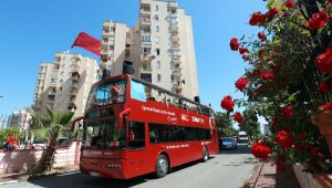 Büyükşehir Bandosu Antalya sokaklarını şenlendiriyor