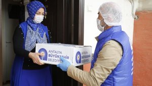Büyükşehir, gıda yardımını evlere teslim ediliyor