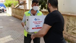 Büyükşehir'in gıda kolileri ihtiyaç sahiplerine ulaşıyor