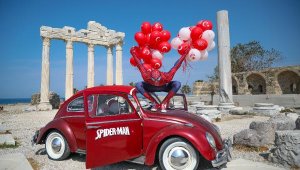 Çocuklar, 23 Nisan'ı 'Örümcek Adam'la kutladı